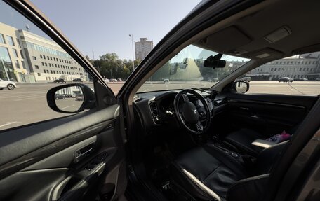 Mitsubishi Outlander III рестайлинг 3, 2016 год, 1 600 000 рублей, 12 фотография