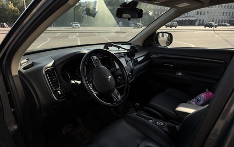 Mitsubishi Outlander III рестайлинг 3, 2016 год, 1 600 000 рублей, 11 фотография