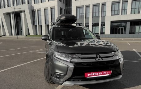 Mitsubishi Outlander III рестайлинг 3, 2016 год, 1 600 000 рублей, 3 фотография