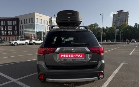 Mitsubishi Outlander III рестайлинг 3, 2016 год, 1 600 000 рублей, 6 фотография