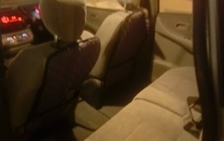 Nissan Tino, 2001 год, 270 000 рублей, 2 фотография