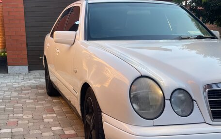 Mercedes-Benz E-Класс, 1998 год, 345 000 рублей, 3 фотография