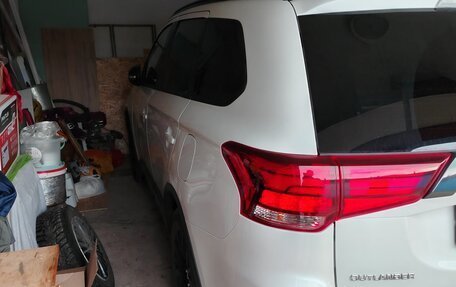 Mitsubishi Outlander III рестайлинг 3, 2021 год, 3 100 000 рублей, 8 фотография