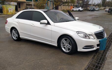 Mercedes-Benz E-Класс, 2011 год, 1 300 000 рублей, 4 фотография