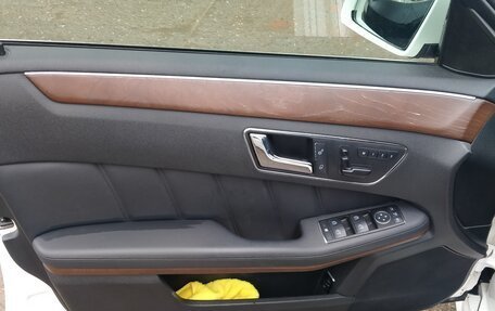 Mercedes-Benz E-Класс, 2011 год, 1 300 000 рублей, 13 фотография