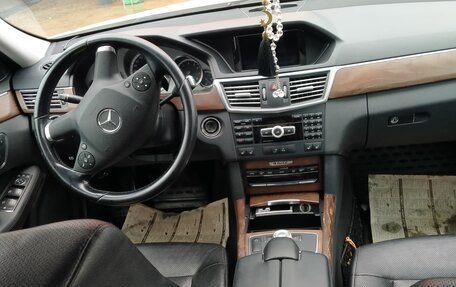 Mercedes-Benz E-Класс, 2011 год, 1 300 000 рублей, 11 фотография