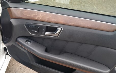 Mercedes-Benz E-Класс, 2011 год, 1 300 000 рублей, 14 фотография