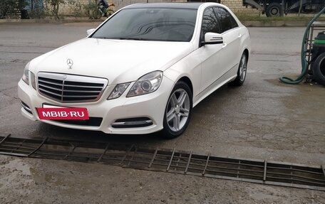 Mercedes-Benz E-Класс, 2011 год, 1 300 000 рублей, 5 фотография