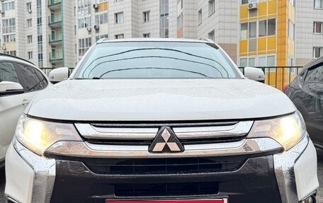 Mitsubishi Outlander III рестайлинг 3, 2018 год, 2 200 000 рублей, 1 фотография