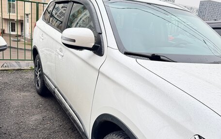 Mitsubishi Outlander III рестайлинг 3, 2018 год, 2 200 000 рублей, 3 фотография