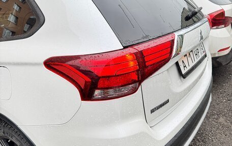 Mitsubishi Outlander III рестайлинг 3, 2018 год, 2 200 000 рублей, 5 фотография