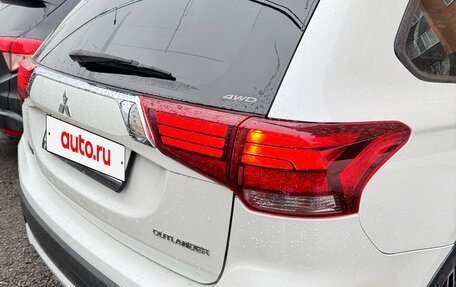 Mitsubishi Outlander III рестайлинг 3, 2018 год, 2 200 000 рублей, 4 фотография