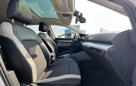 Volkswagen Golf VIII, 2022 год, 2 190 000 рублей, 7 фотография