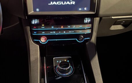 Jaguar F-Pace, 2020 год, 4 100 000 рублей, 13 фотография