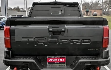 Toyota Tacoma, 2024 год, 9 870 000 рублей, 7 фотография