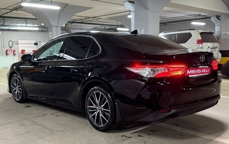 Toyota Camry, 2021 год, 2 950 000 рублей, 4 фотография