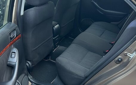 Toyota Avensis III рестайлинг, 2005 год, 880 000 рублей, 10 фотография