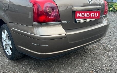 Toyota Avensis III рестайлинг, 2005 год, 880 000 рублей, 4 фотография