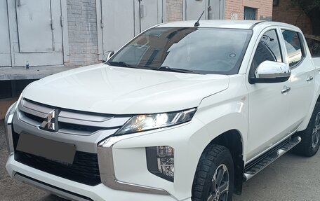 Mitsubishi L200 IV рестайлинг, 2020 год, 2 200 000 рублей, 1 фотография