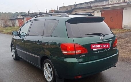 Toyota Avensis Verso I рестайлинг, 2002 год, 4 фотография