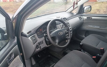 Toyota Avensis Verso I рестайлинг, 2002 год, 10 фотография