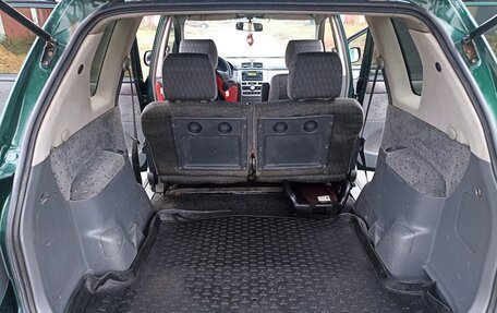 Toyota Avensis Verso I рестайлинг, 2002 год, 14 фотография