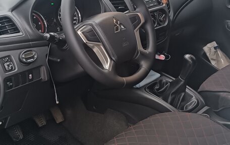 Mitsubishi L200 IV рестайлинг, 2020 год, 2 200 000 рублей, 5 фотография