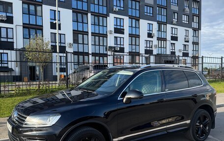 Volkswagen Touareg III, 2017 год, 3 890 000 рублей, 2 фотография