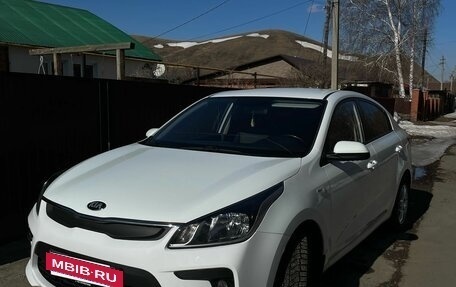 KIA Rio IV, 2018 год, 1 000 000 рублей, 2 фотография