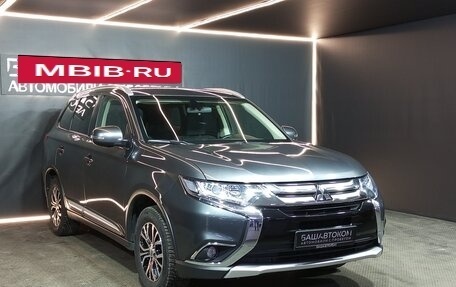 Mitsubishi Outlander III рестайлинг 3, 2018 год, 1 990 000 рублей, 3 фотография