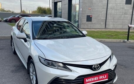Toyota Camry, 2022 год, 2 650 000 рублей, 1 фотография