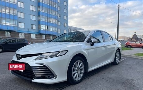Toyota Camry, 2022 год, 2 650 000 рублей, 2 фотография
