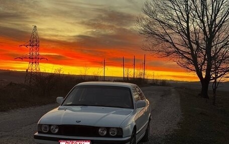 BMW 5 серия, 1990 год, 370 000 рублей, 1 фотография