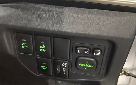 Toyota Prius, 2014 год, 1 550 000 рублей, 7 фотография