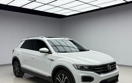 Volkswagen T-Roc I, 2022 год, 2 415 000 рублей, 1 фотография