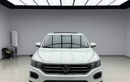 Volkswagen T-Roc I, 2022 год, 2 415 000 рублей, 2 фотография