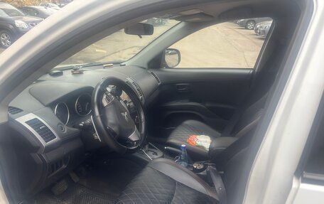 Mitsubishi Outlander III рестайлинг 3, 2011 год, 950 000 рублей, 8 фотография