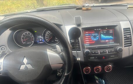 Mitsubishi Outlander III рестайлинг 3, 2011 год, 950 000 рублей, 9 фотография