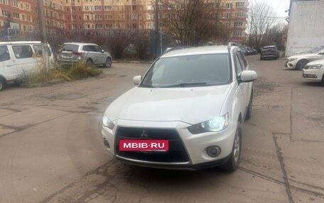 Mitsubishi Outlander III рестайлинг 3, 2011 год, 950 000 рублей, 2 фотография