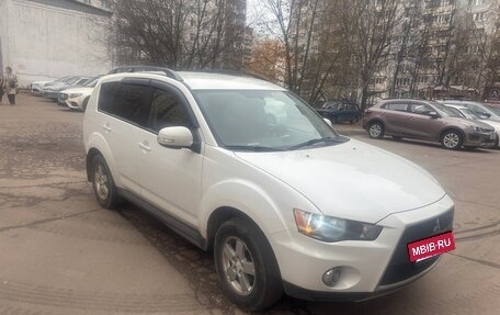 Mitsubishi Outlander III рестайлинг 3, 2011 год, 950 000 рублей, 3 фотография