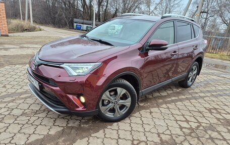 Toyota RAV4, 2016 год, 3 000 000 рублей, 2 фотография