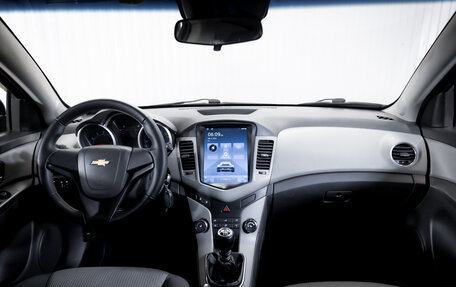 Chevrolet Cruze II, 2010 год, 599 900 рублей, 13 фотография