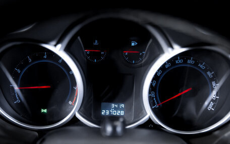 Chevrolet Cruze II, 2010 год, 599 900 рублей, 15 фотография