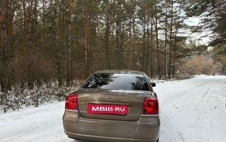 Toyota Avensis III рестайлинг, 2004 год, 630 000 рублей, 2 фотография