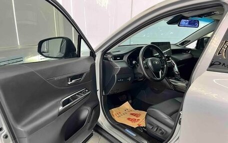 Toyota Venza, 2022 год, 3 970 000 рублей, 21 фотография