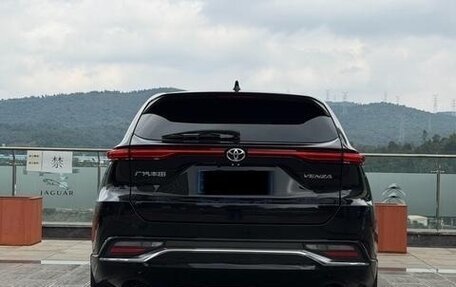 Toyota Venza, 2022 год, 3 130 000 рублей, 5 фотография