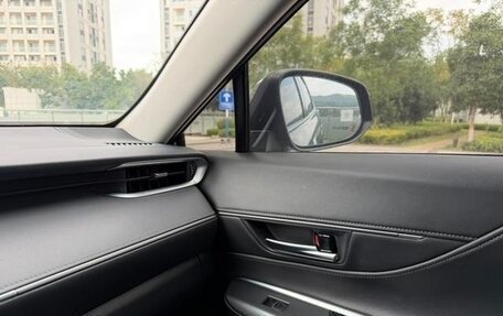 Toyota Venza, 2022 год, 3 130 000 рублей, 18 фотография