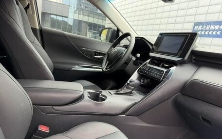 Toyota Venza, 2022 год, 3 130 000 рублей, 24 фотография