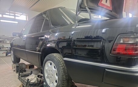 Mercedes-Benz E-Класс, 1993 год, 1 300 000 рублей, 4 фотография