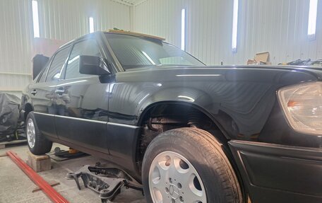 Mercedes-Benz E-Класс, 1993 год, 1 300 000 рублей, 2 фотография